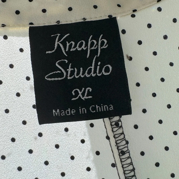 Knapp Studio XL Black & White dot hombre Hi/Lo sleeveless top with collar, sheer - Picture 2 of 6